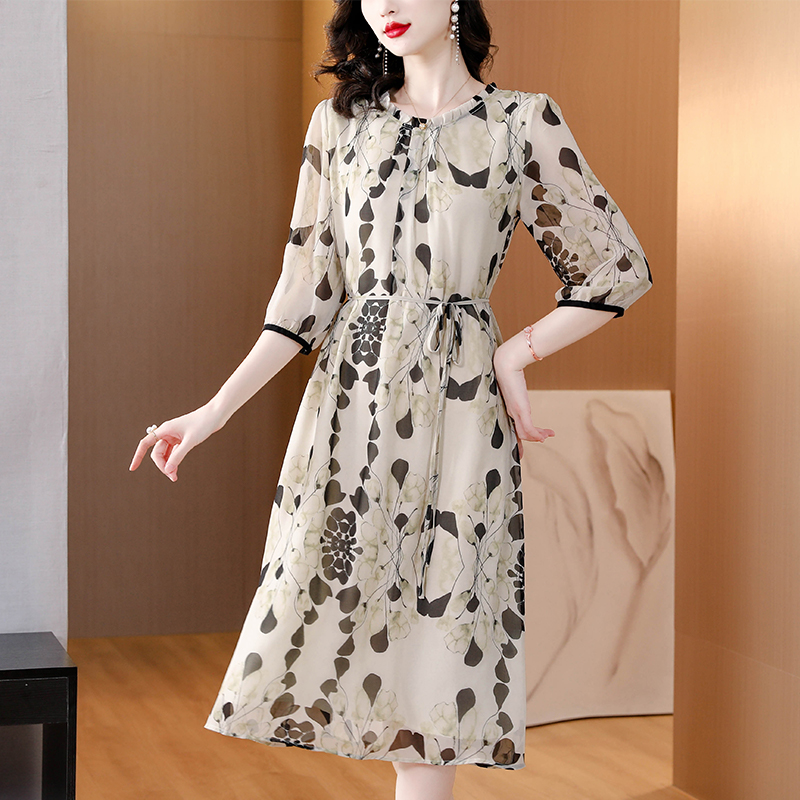 فستان صيفي ميدي أبيض من الحرير - مراجعة Sundress Midi Floral وسعره